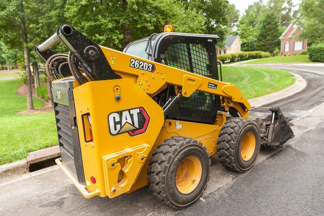 caterpillar new skid steer.jpg